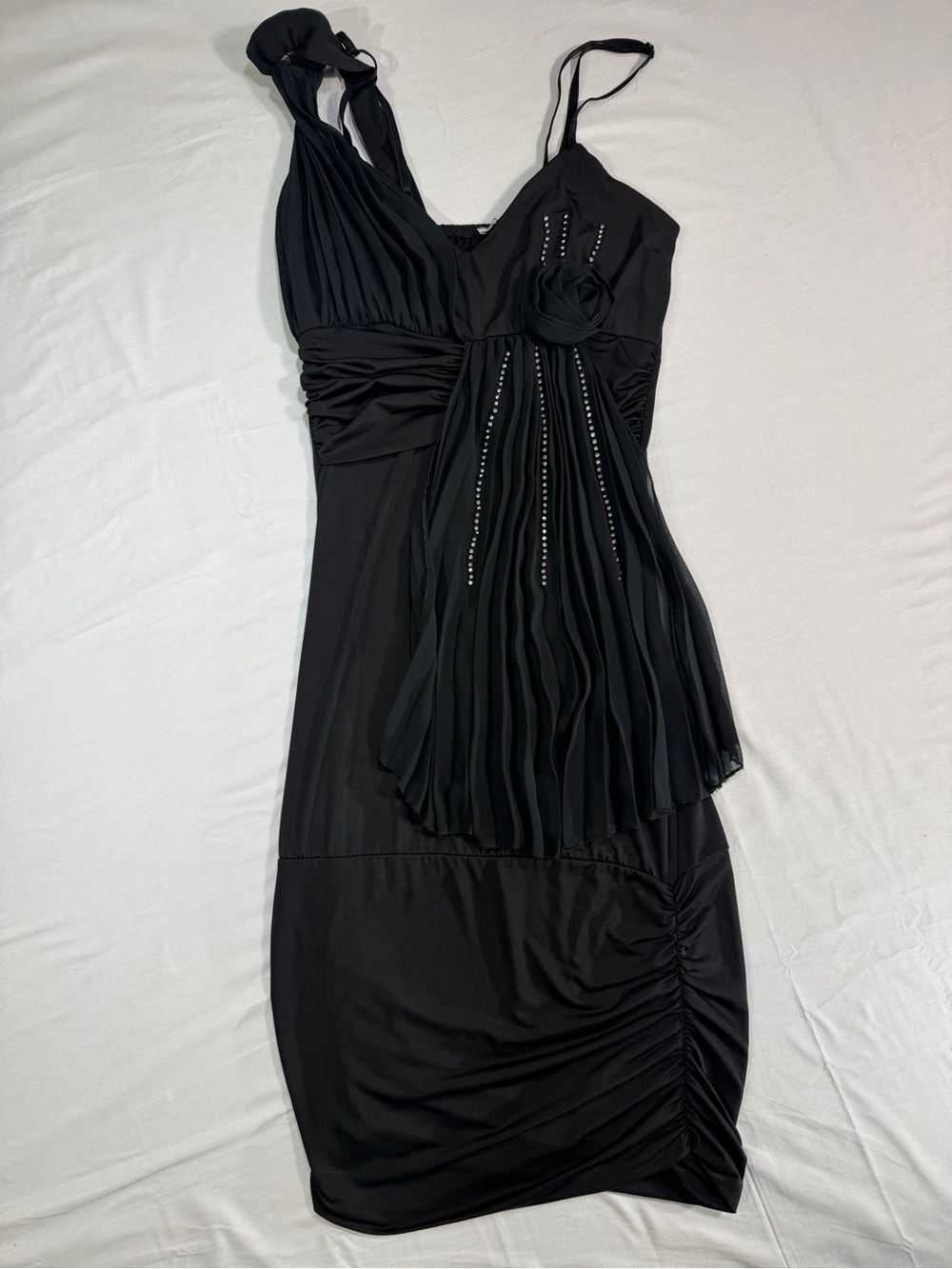 Elegant One-Shoulder Black Evening Dress with Rosette Detail